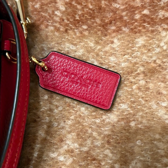 Coach Ellen Red and Cream Crossbody Bag NWOT - Picture 2 of 11